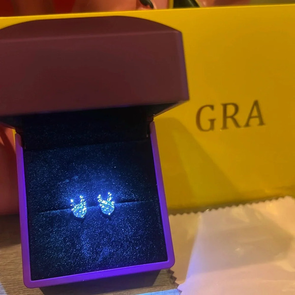 Moissanite 1CTW Earrings New in Box VVS1 Color D 925 Sterling Silver w/GRA Cert - Picture 1 of 5